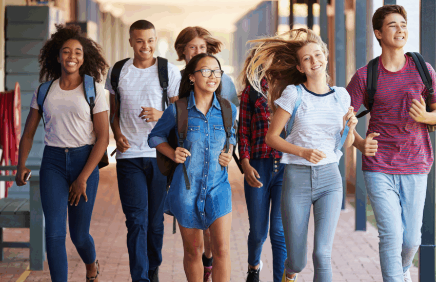 Morar-Eua-SG-Global-Group-High-School-nos-EUA-Guia-Completo-para-Brasileiros Descubra como funciona o High School nos EUA para brasileiros: regras, diferenças, escolas e dicas para aproveitar ao máximo o ensino médio americano.